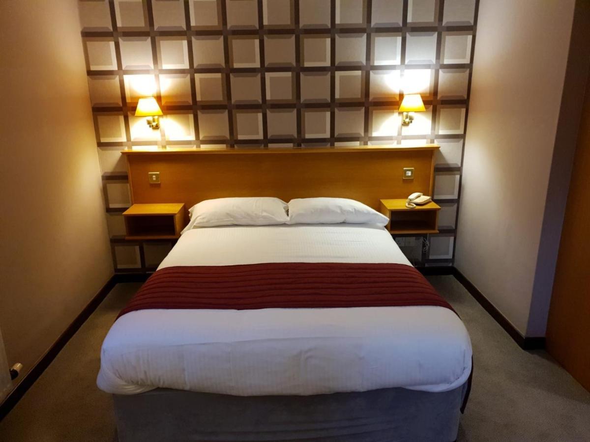 The County Lodge คาร์นฟอร์ธ ภายนอก รูปภาพ